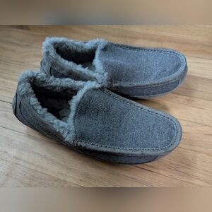UGG Men's Charcoal Fleece Slip-Ons Grey Size 10 Never Worn!!